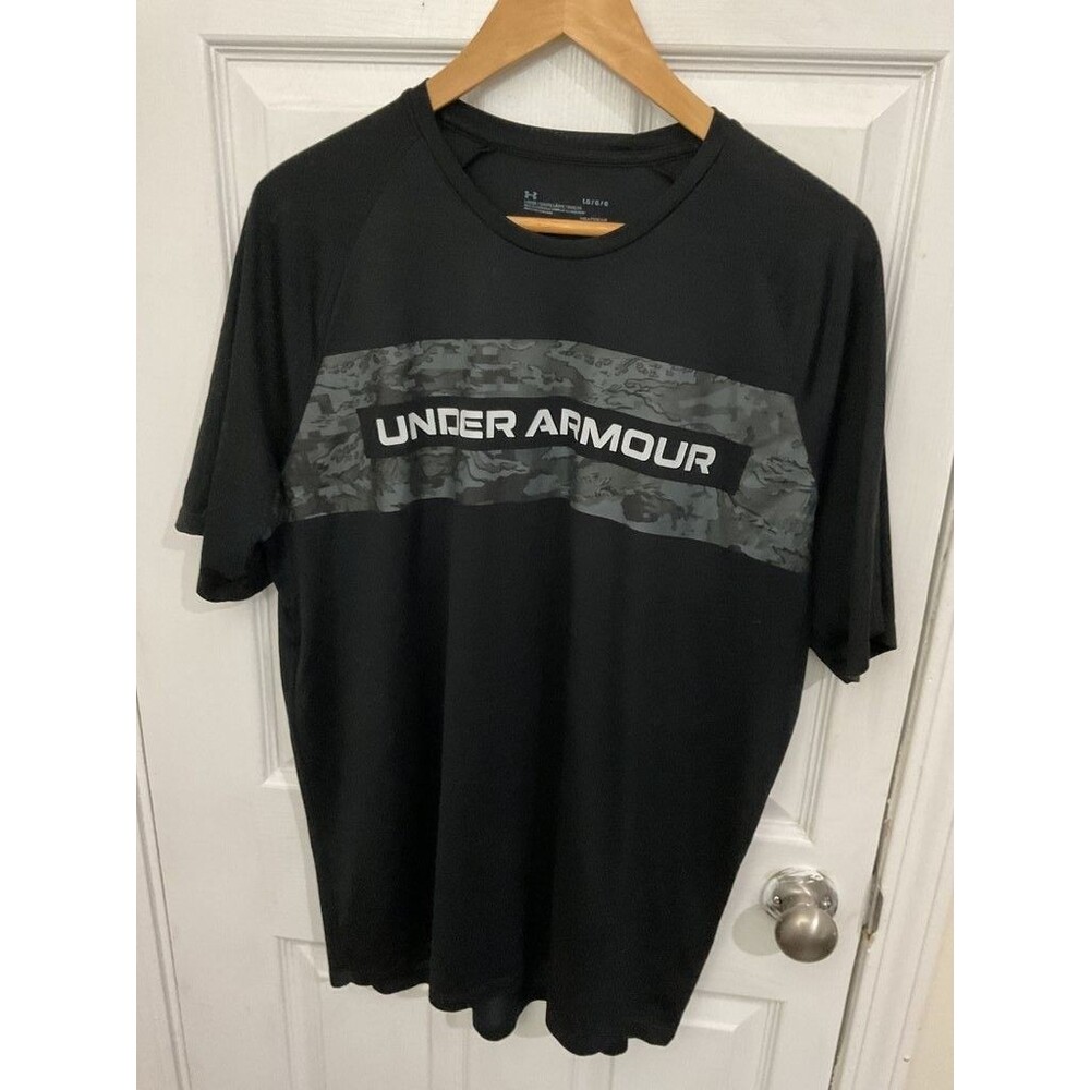 Under Armour Men's Black Graphic T-Shirt